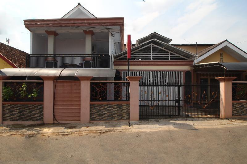 Oyo 2176 Amanah Syariah Residence Bandar Lampung Exteriör bild